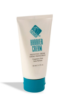 בארייר קרים (קטן) Barrier Cream - בארייר קרים משמש ככפפות הגנה בלתי נראות המגינות על העור בפני אלרגנים, כימיקלים, לכלוך, חום או קור. בארייר קרים אינו סותם את נקבוביות העור, אינו שמנוני ואינו פוגע בזריזות הידיים. הקרם שימושי במיוחד לאנשים שעורם חשוף דרך קבע למים או לחומרים מזיקים. בארייר קרים מתאים לפנים ולכל הגוף.